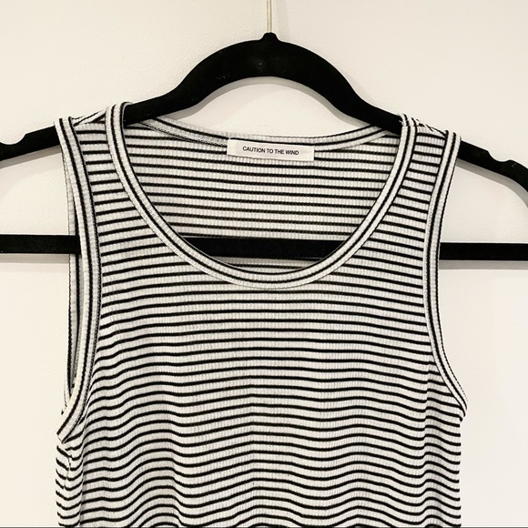 Tie Front Sleeveless Top - Picture 4 of 5